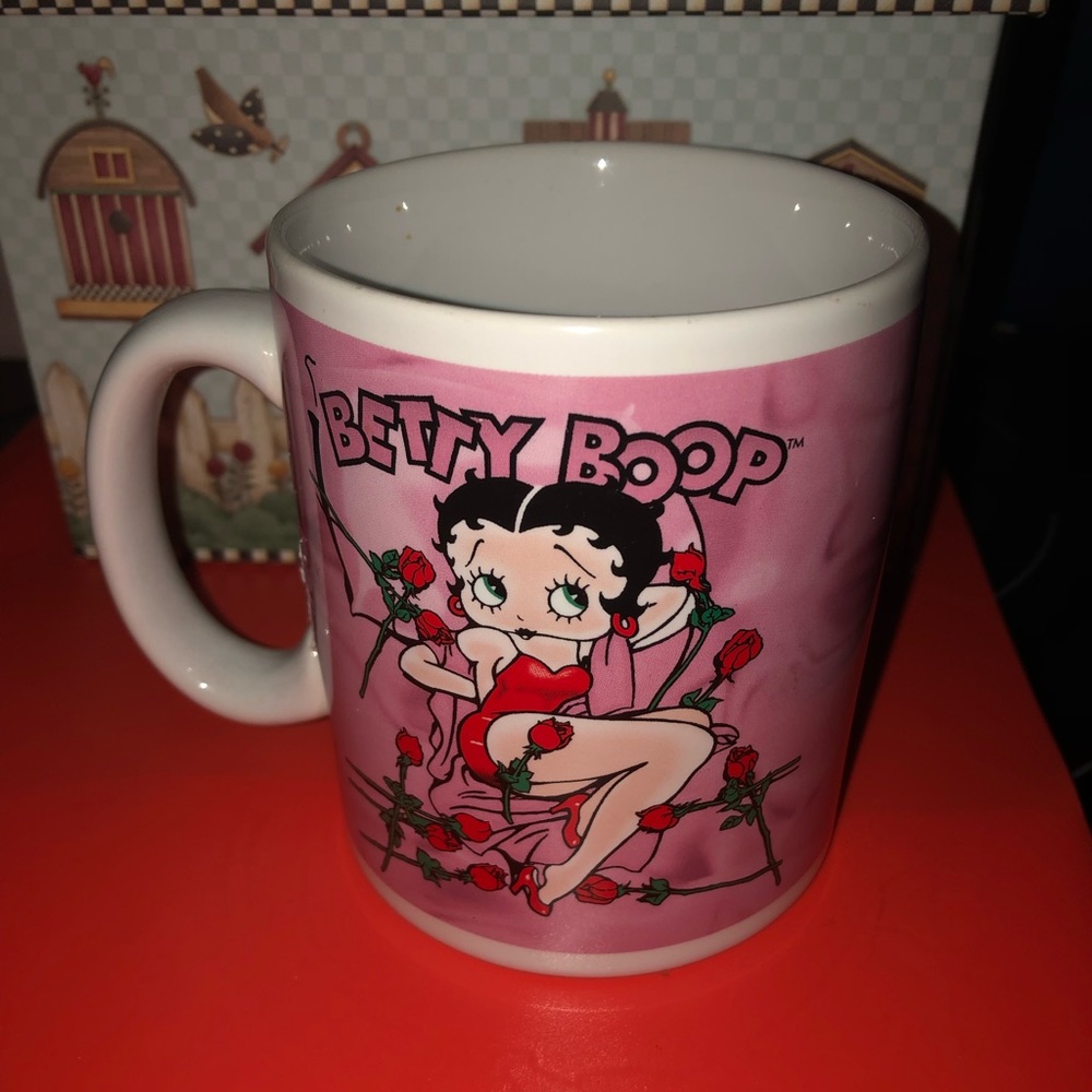 ❤️Vintage Betty Boop Mug- 445 $15 or $12 w/offer *mug deal